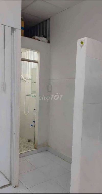 Hiep Binh базарының жанындағы 4м x 10м бір қабатты үй