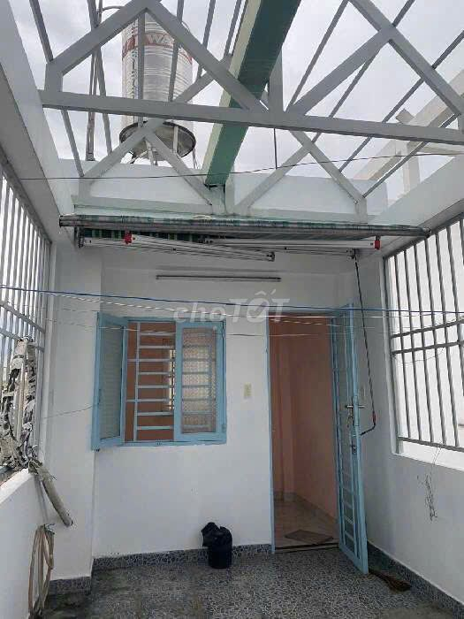 Spacious 3-Bedroom House near Shopping Center in District 3