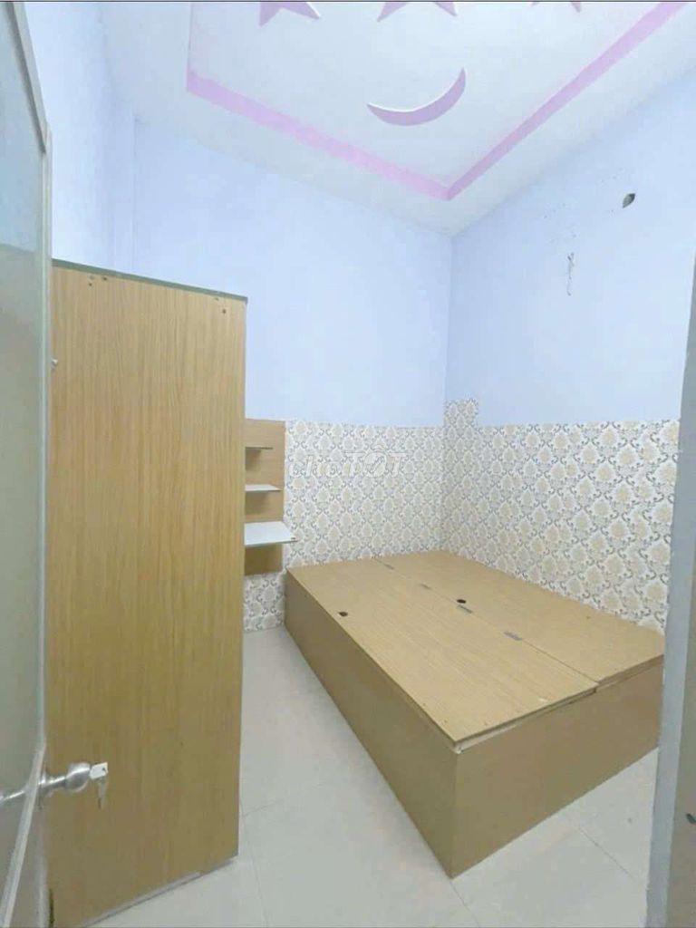 Spacious 4-Bedroom Townhouse with Modern Amenities