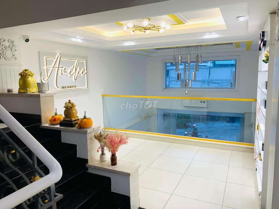 Modern 5-Bedroom Commercial Space in K300 District