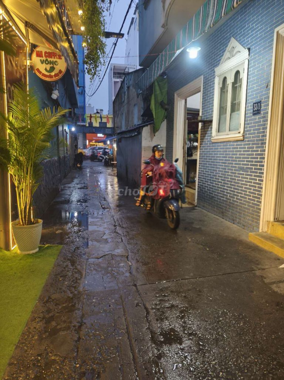 Small Private Room Near Nguyen Van Cu Street, District 5