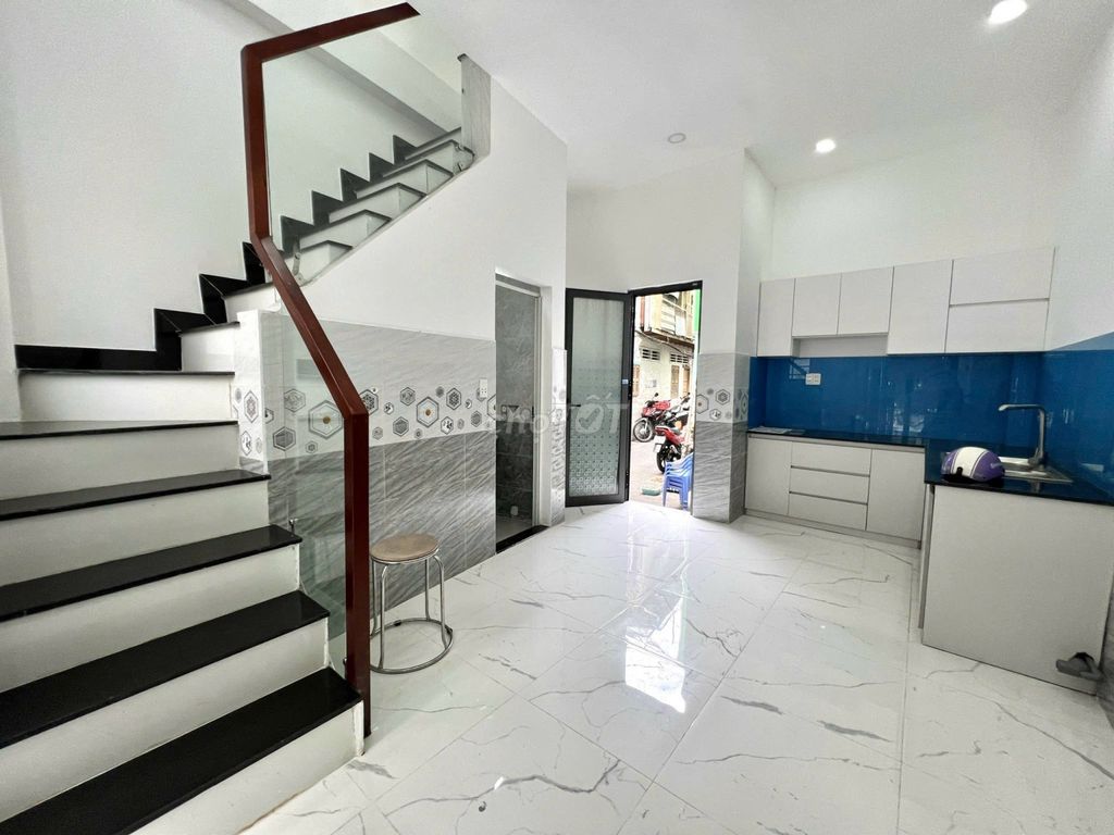 Modern 2-Bedroom House in District 1