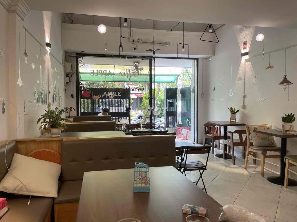 Spacious Business Property with Car Access
