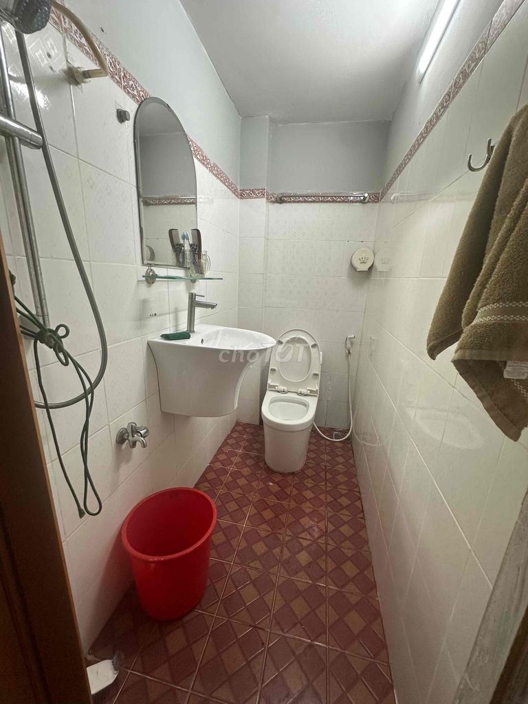 2BR Townhouse Near Airport with Parking