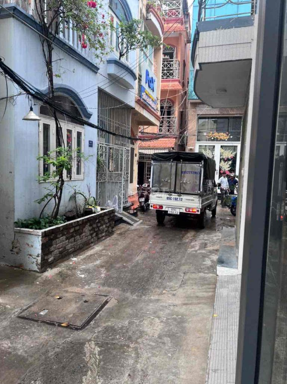 Fully Furnished Townhouse in Phu Nhuan District, 4 Bedrooms