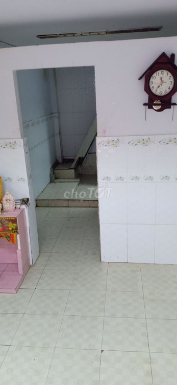 Property near Market and School, Convenient Location