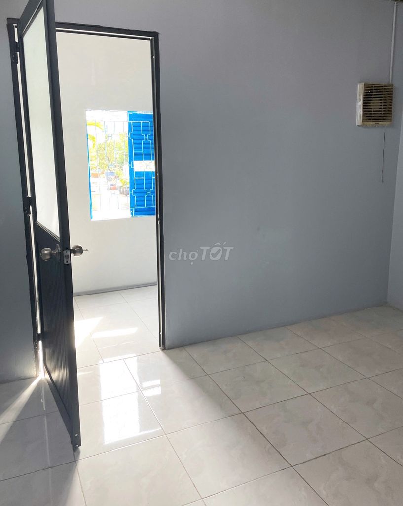 Two-bedroom House with Parking in District 8