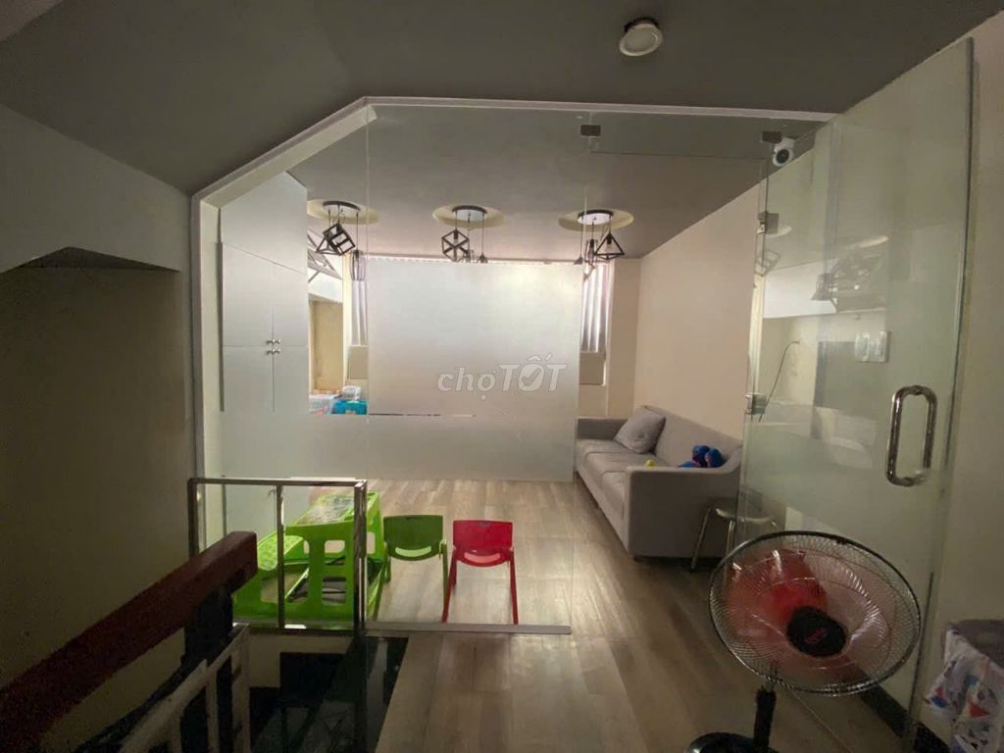Compact apartment near school in Lac Long Quan, District 11