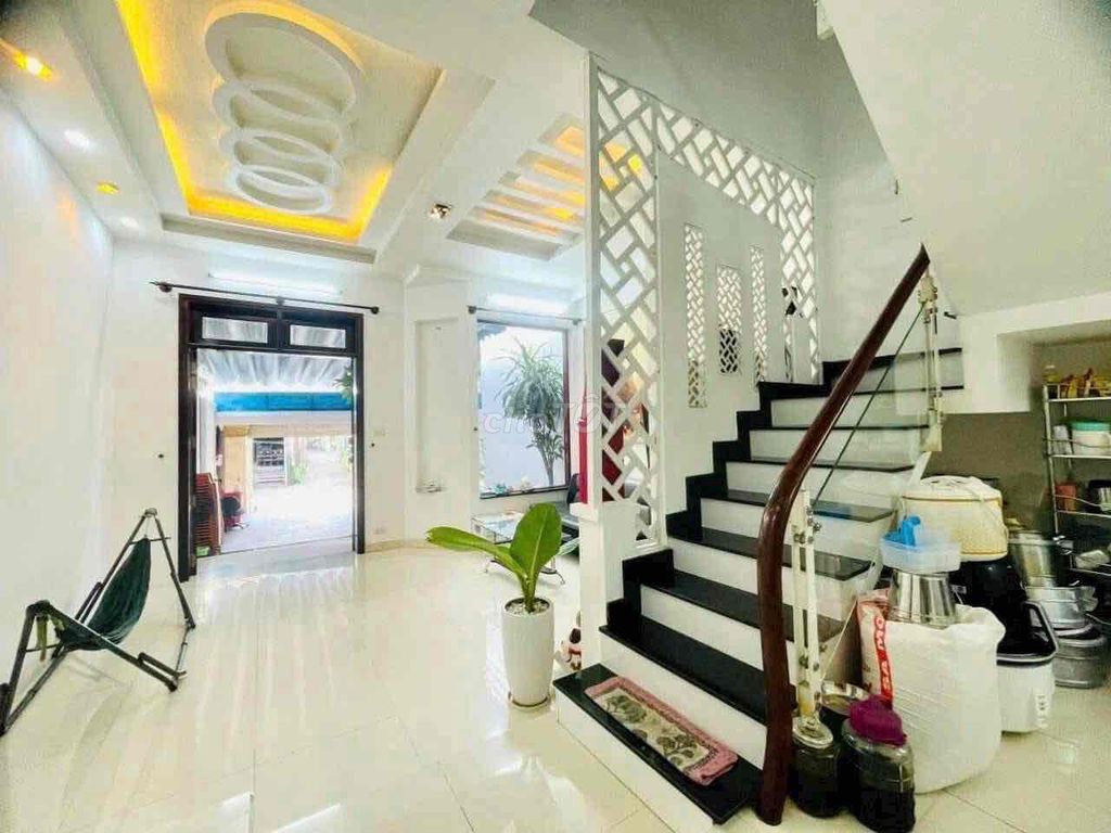 Spacious Commercial House Near Nguyen Duy Trinh
