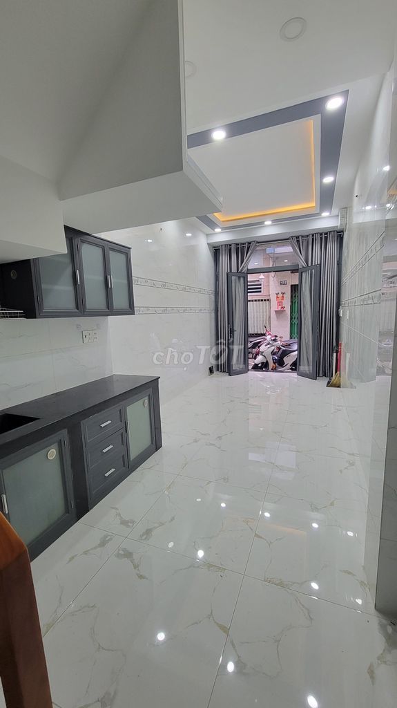 Modern 3-Bedroom Townhouse in District 10