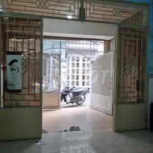 Spacious 3-Bedroom House with Car Access