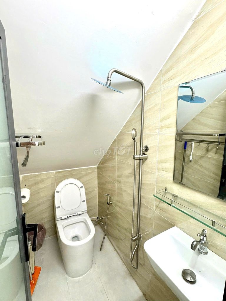 Modern 3-Bedroom House with New Interior