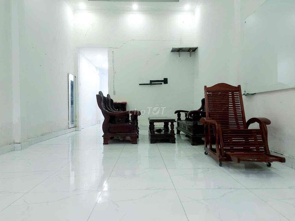 4-Bedroom House with Modern Amenities in Q12
