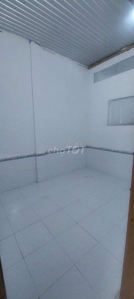 Spacious 2-Bedroom House with Commercial Access