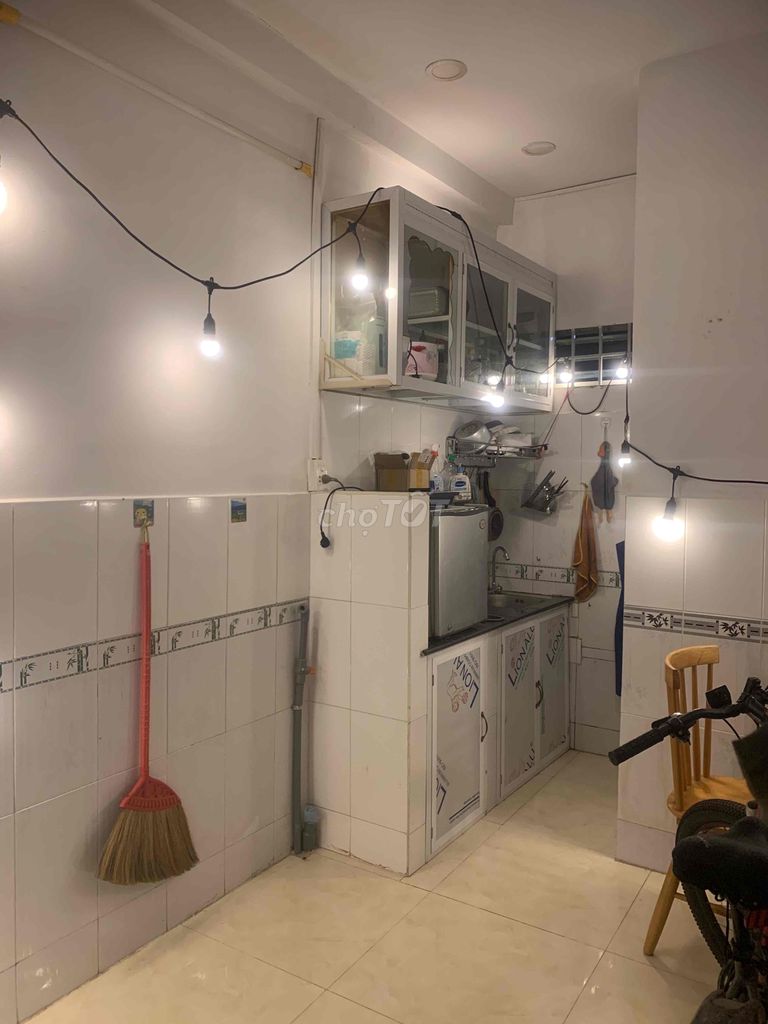 Alley House with Pet-Friendly Policy and Utilities