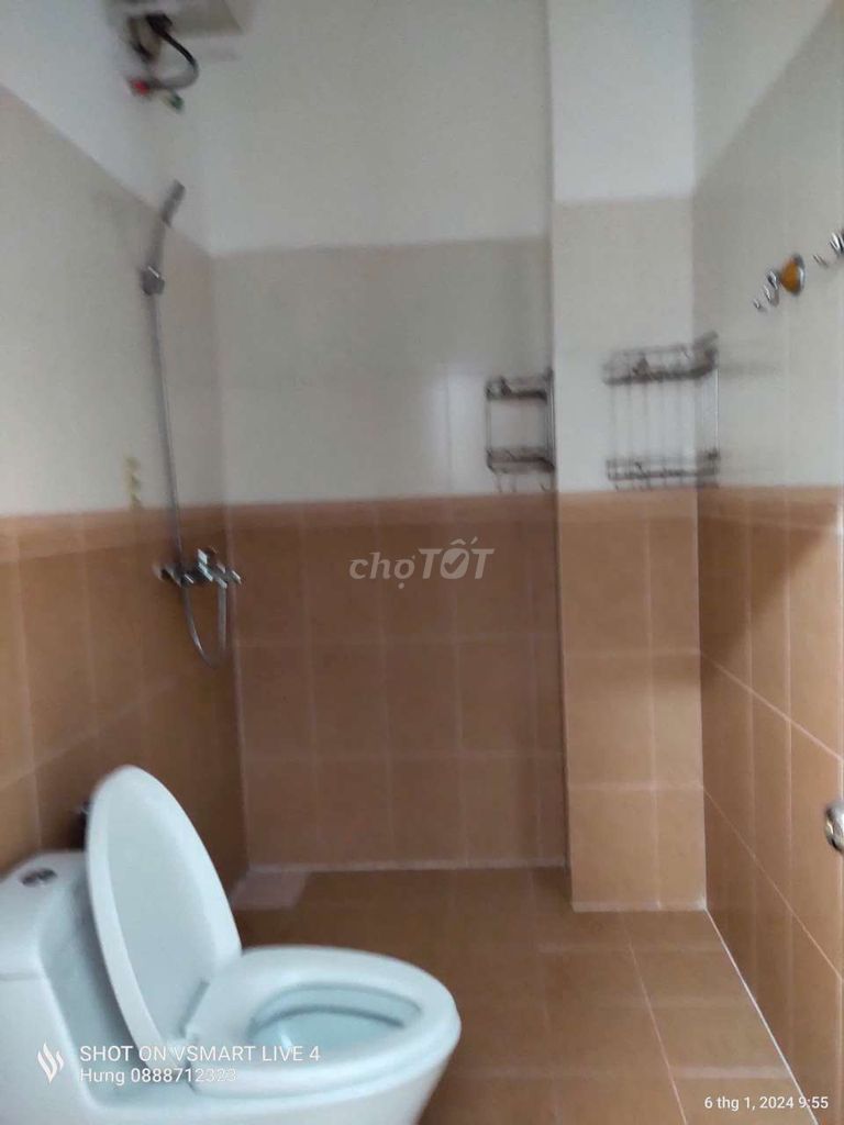 Large 5-Bedroom Townhouse Near Park District 11