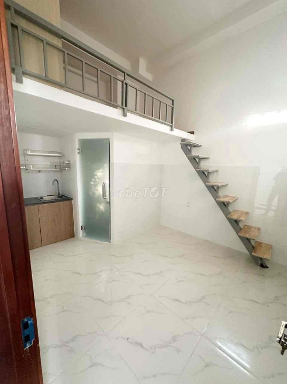 Loft-style room with mezzanine, fully furnished, near HUIT