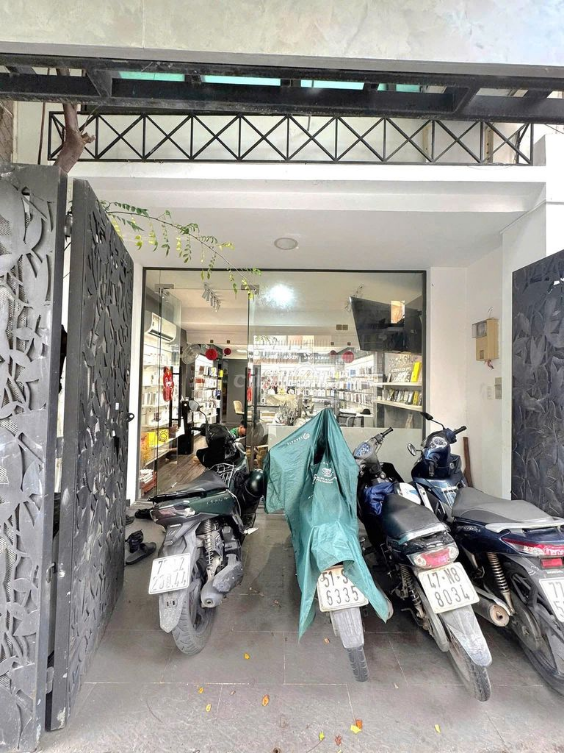 Modern 4-Bedroom House for Rent in Le Van Sy Street, Phu Nhuan District
