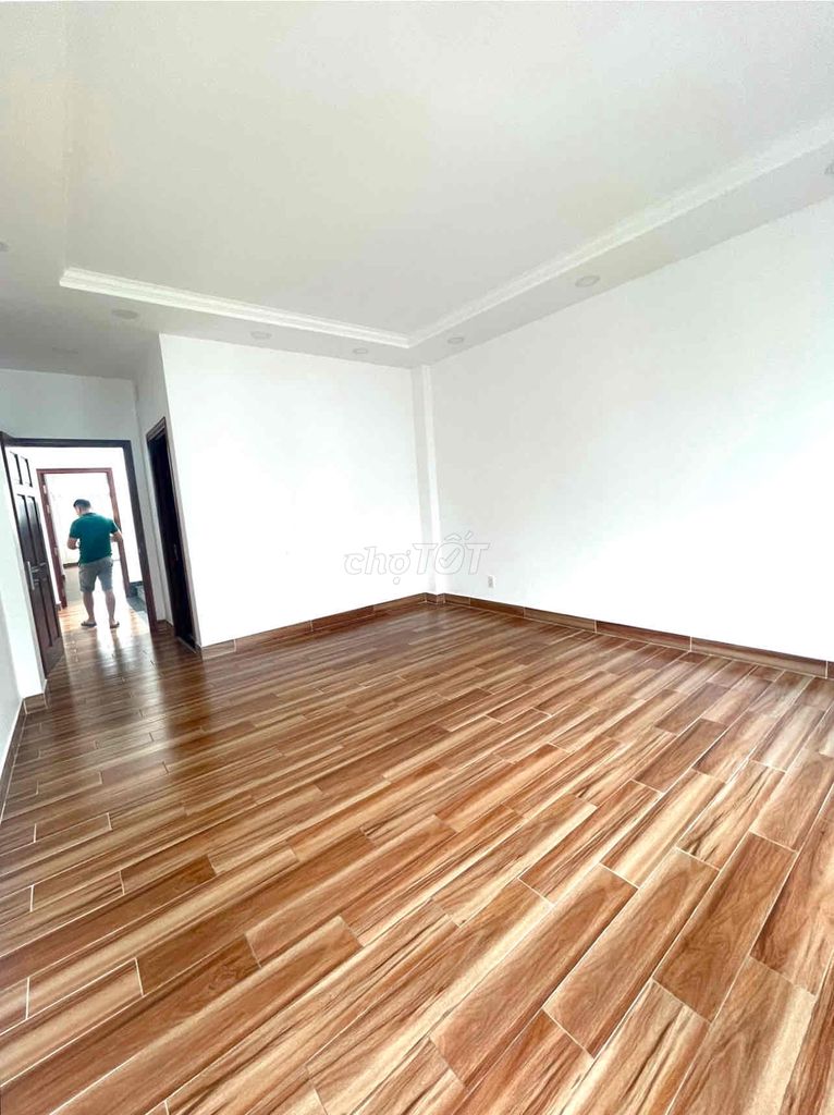 Spacious 4-Bedroom House with Parking in Binh Thanh