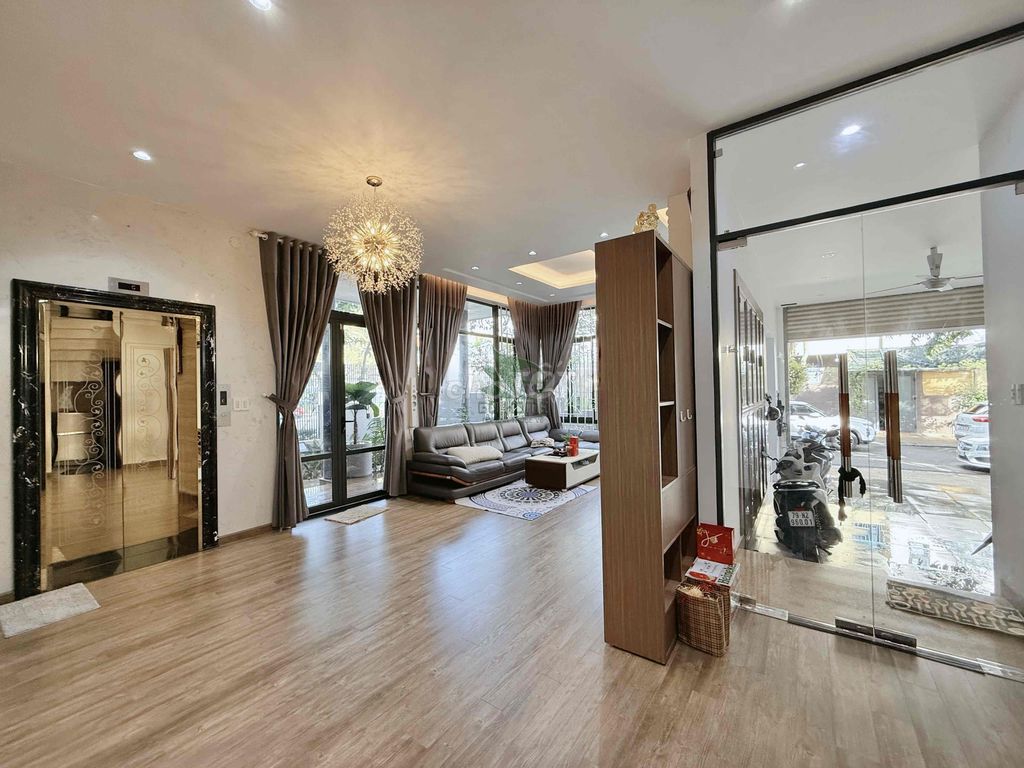 Modern 8-Bedroom Villa with Elevator and Garden