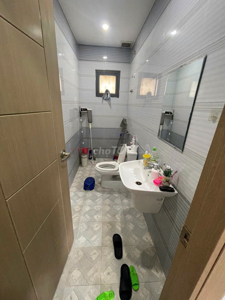 3-Bedroom Townhouse in River Park with Office