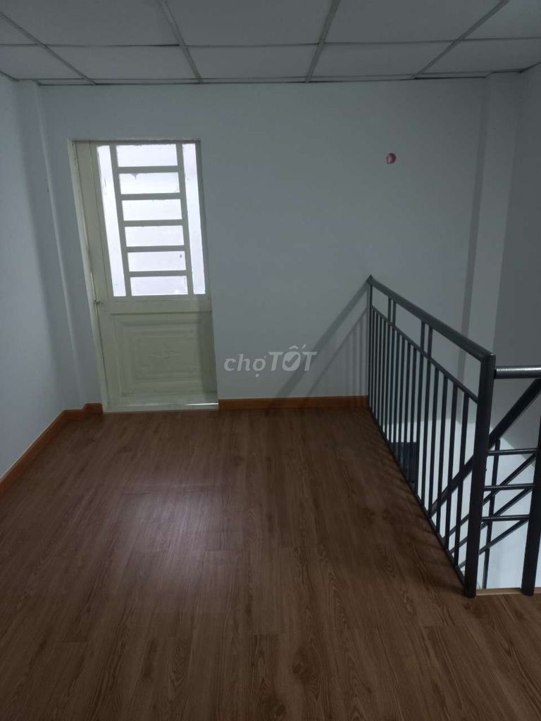 Compact Two-Level Apartment with Modern Finishes