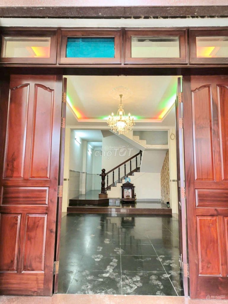 Large 4BR Townhouse Near Chanh Hung Bridge