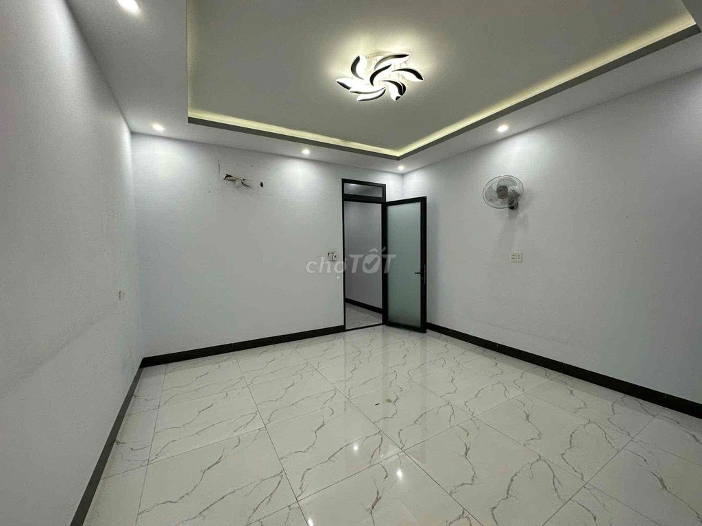 Modern 2-Bedroom House with Furnished Interior