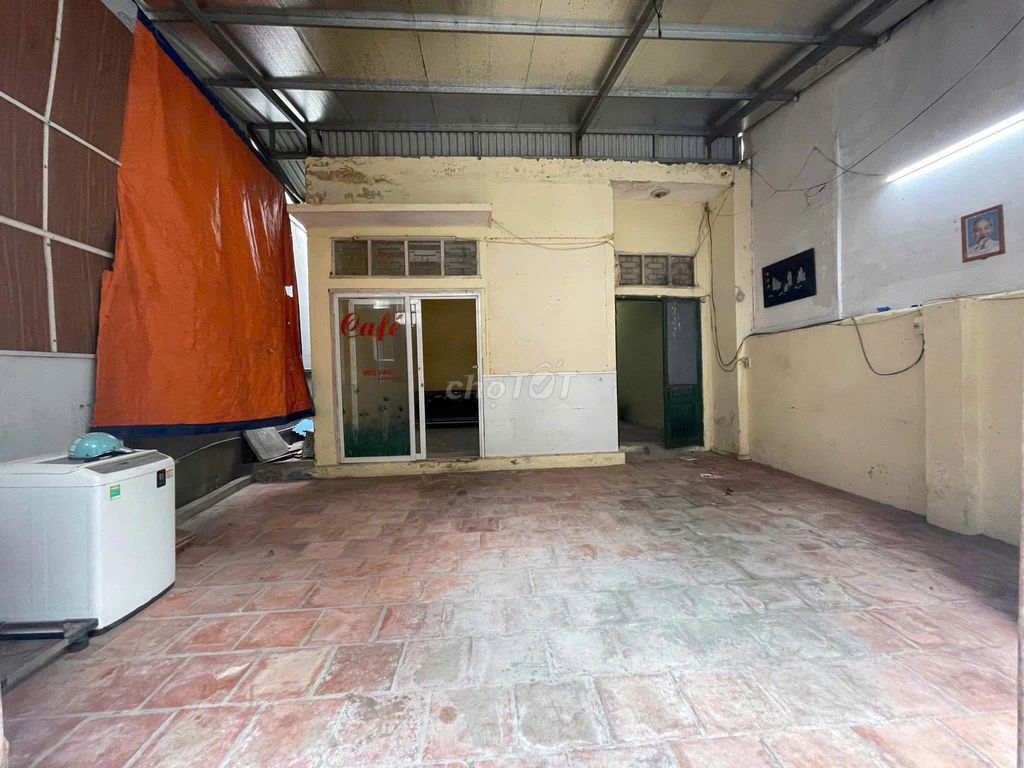 120m² House with 2 Bedrooms on Nguyen Van Cu
