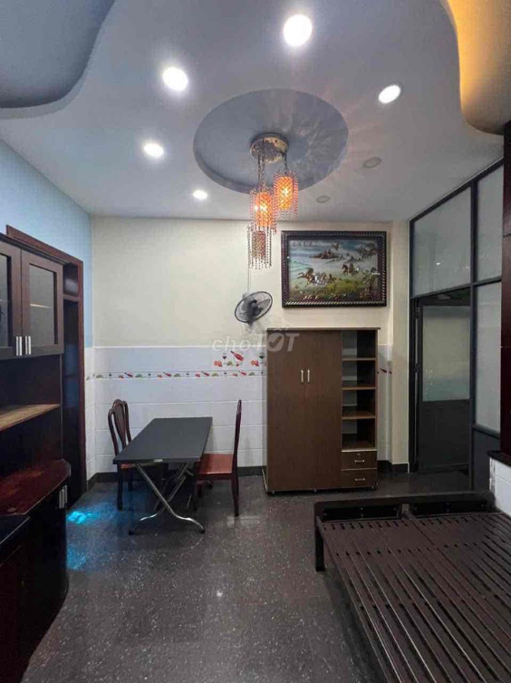 Spacious Rental with Parking and Laundry Area