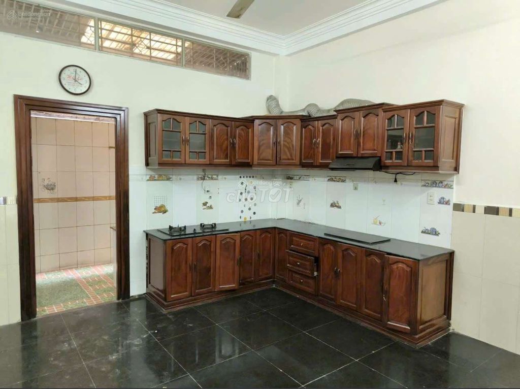 Large 4BR Townhouse Near Chanh Hung Bridge