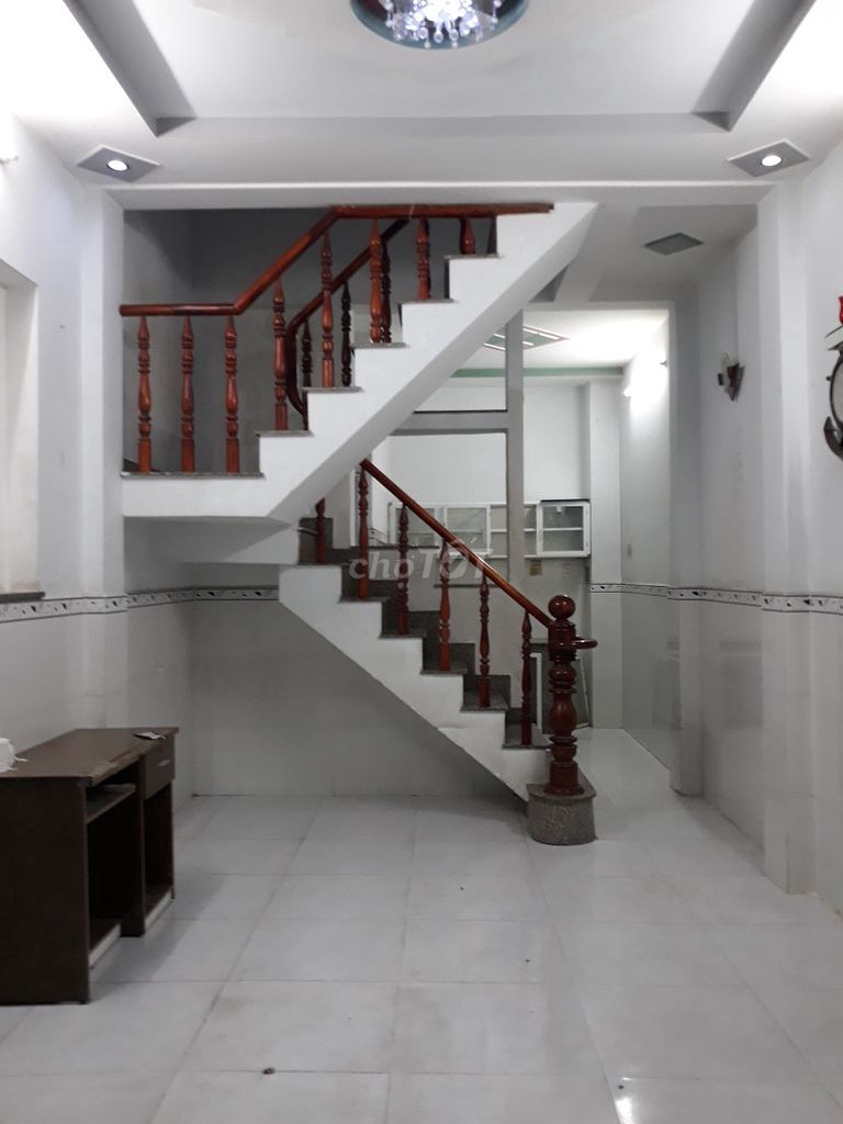 Modern 3-Bedroom Townhouse with Southeast Orientation