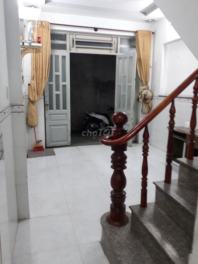 Modern 3-Bedroom Townhouse with Southeast Orientation