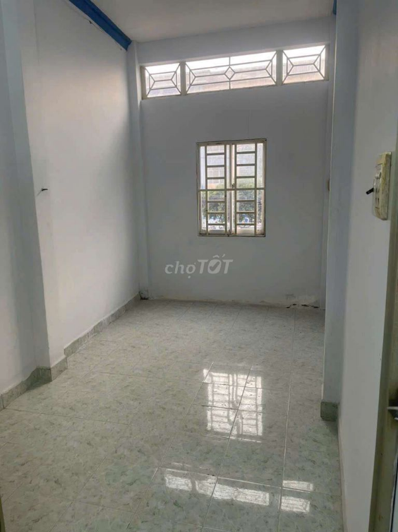 Spacious House for Rent - Business and Living Potential