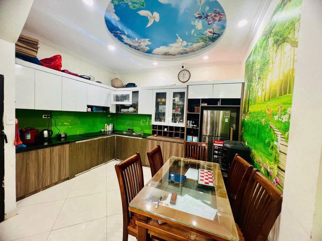 4-Floor House with 4 Bedrooms Near Nhon