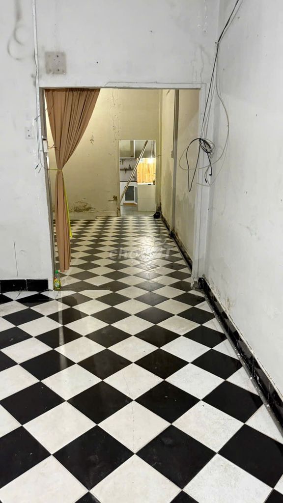Ground Floor Shop House Near Lac Long Quan