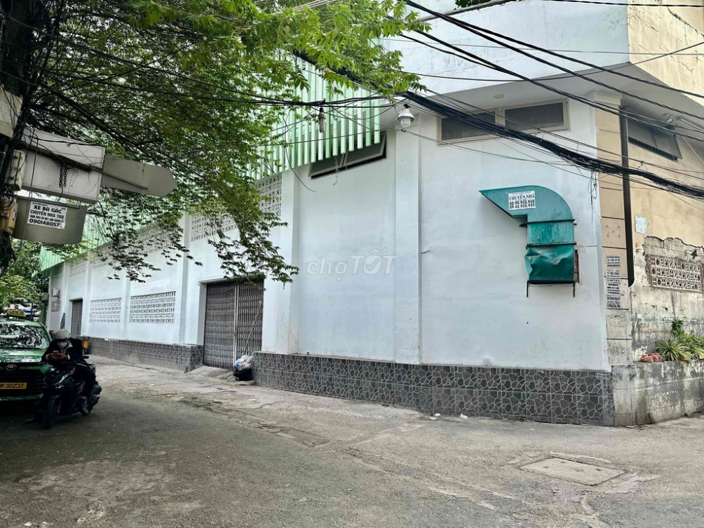 Small House in Vitaghe with Yard - Perfect for Online Business/Shop