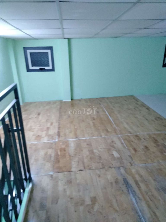 L-shaped house with 1 floor, 1 bedroom, near new highway bridge