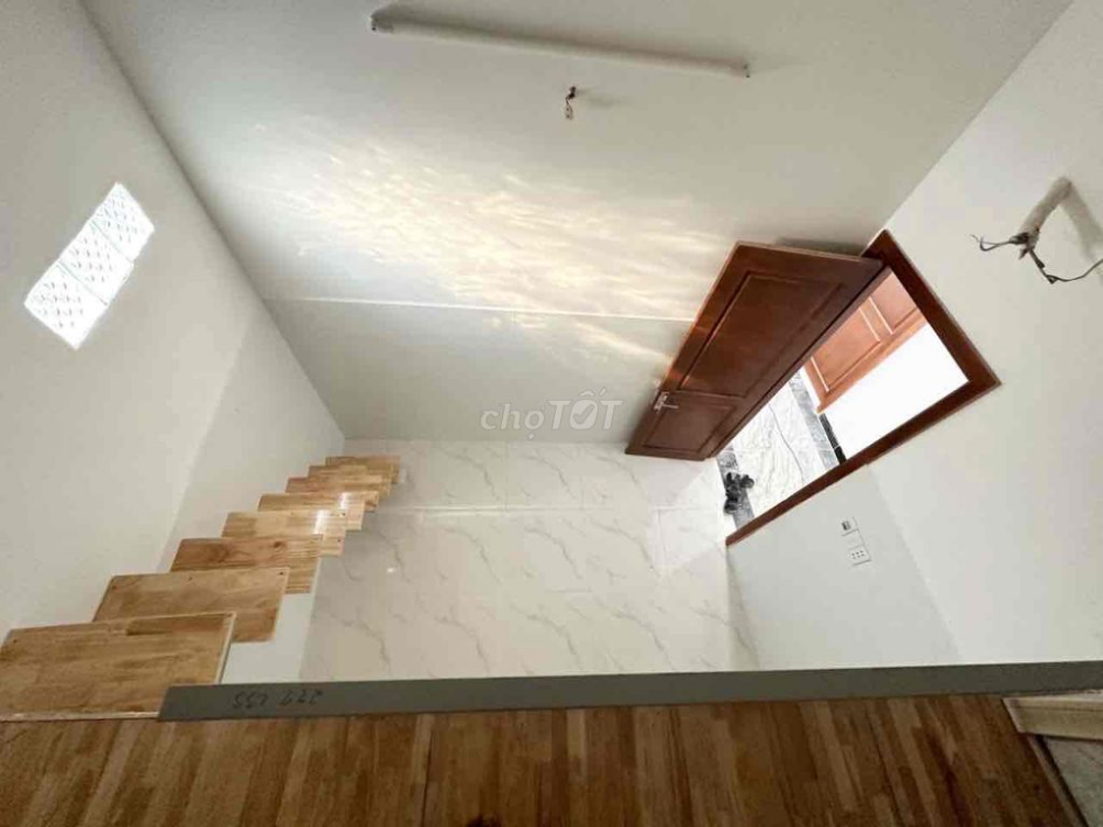 Loft-style room with mezzanine, fully furnished, near HUIT