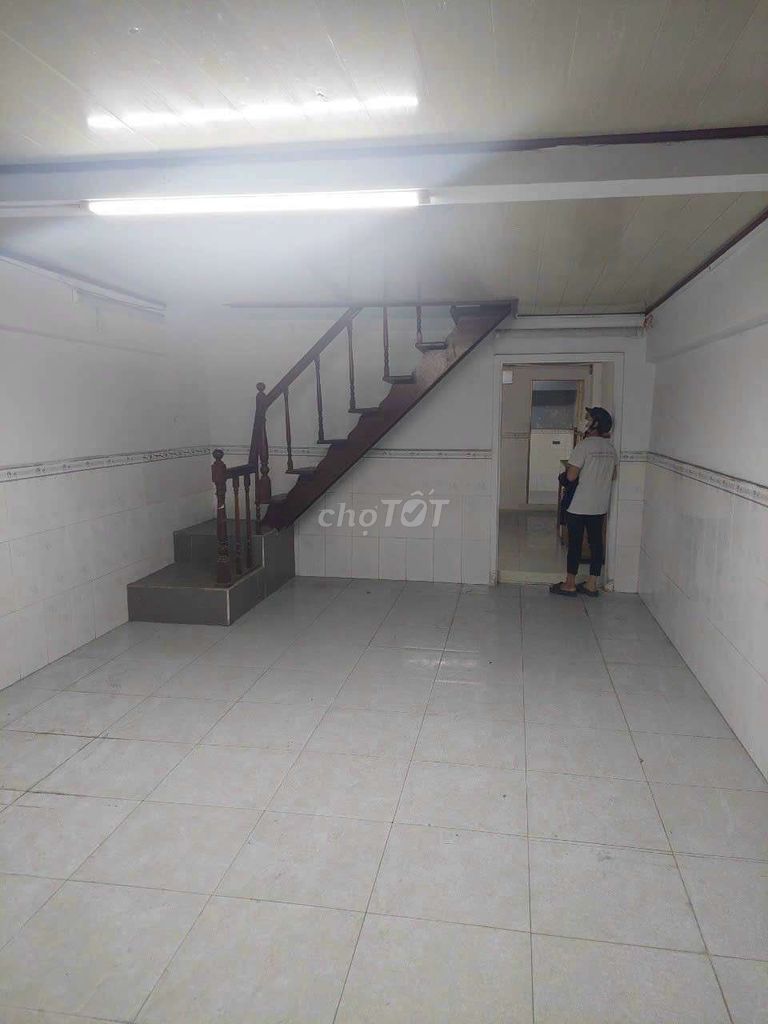 Spacious Ground Floor Room Near Shops