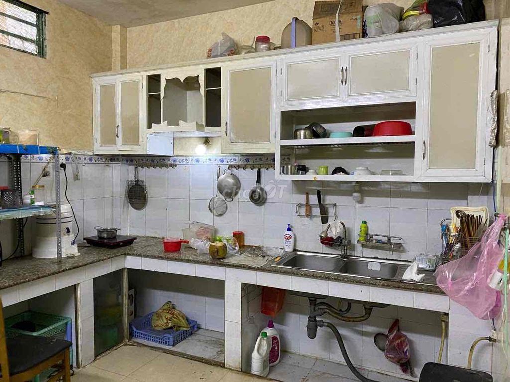 2-Floor Townhouse with Full Furniture Near Schools