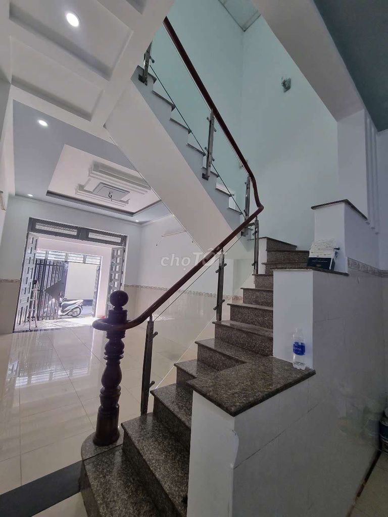 Modern 2-Bedroom House Near Market