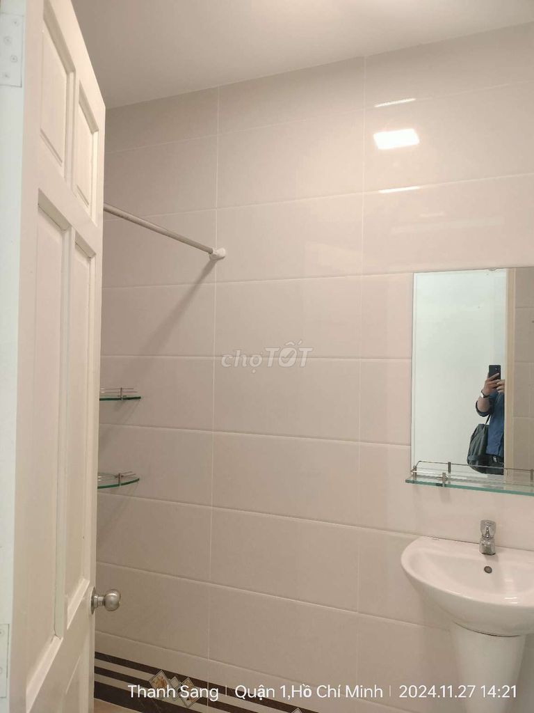 Modern 4-Story Townhouse with 5 Bedrooms