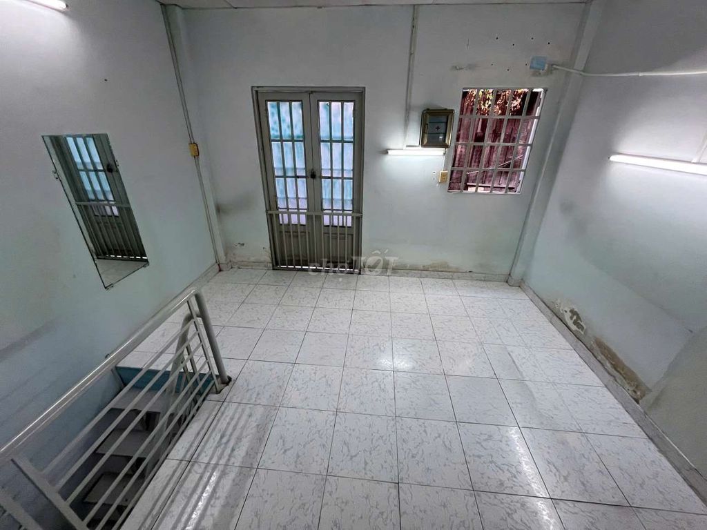 Unfurnished House in Ben Thanh District 1