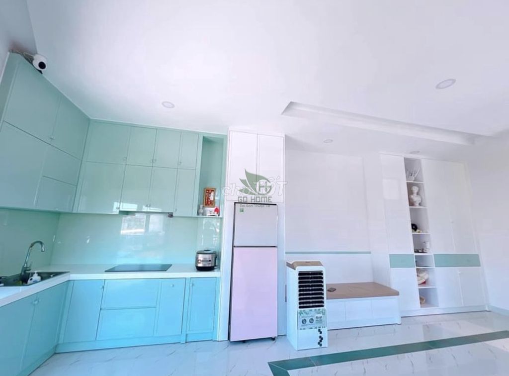 Modern 2-Bedroom House Near Beach with Furniture