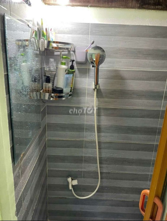 Small 1-Bedroom Rental in Narrow Alley
