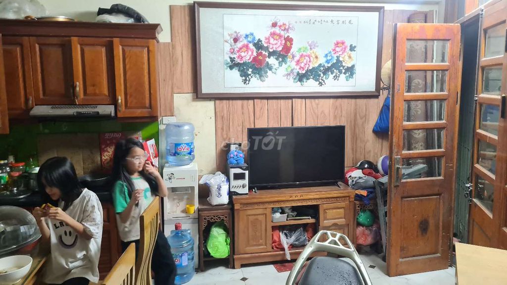 Furnished 4-Floor House in Quiet Residential Area
