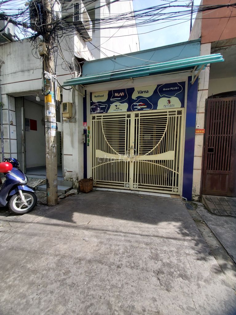 Spacious House in Tan Binh with Car Access