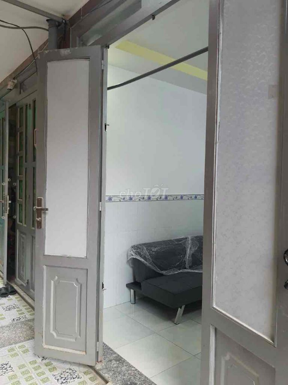 Небольшой компактный дом в узком переулке, 3м x 6м, 1 этаж
