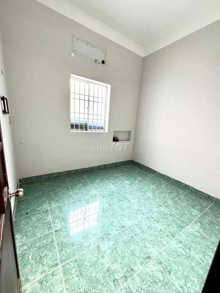 Spacious 5BR Commercial House Near Beach